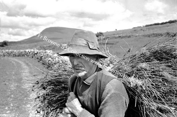 BURRISHOOLE ABBEY OLD MAN (JOSEPH PHILBIN) WITH LOAD OF STRAW FOR THATCHING